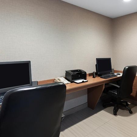 Microtel Inn & Suites By Wyndham Kirkland Lake Exterior foto
