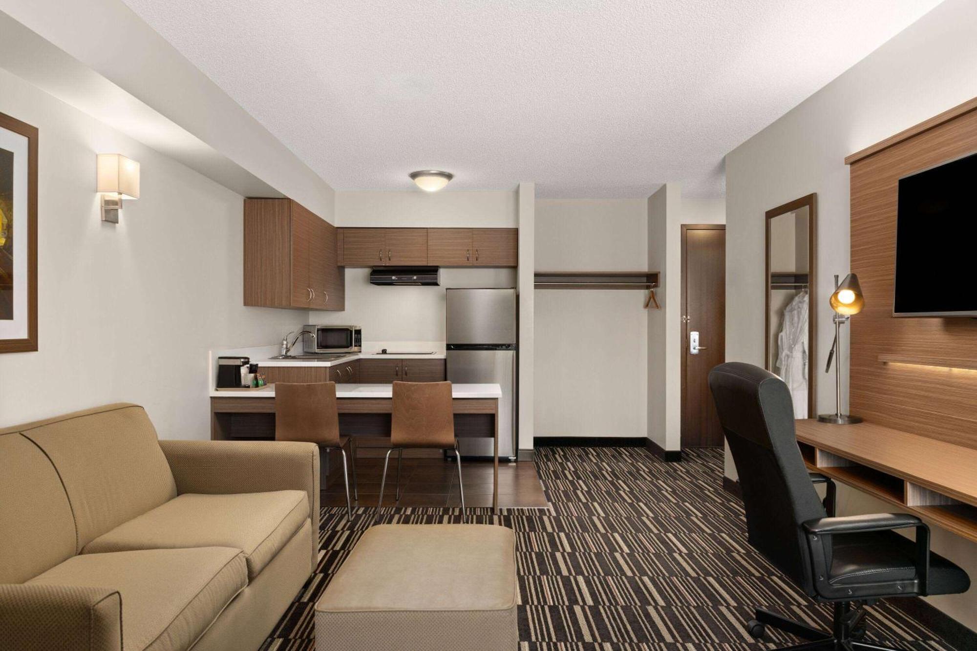 Microtel Inn & Suites By Wyndham Kirkland Lake Exterior foto