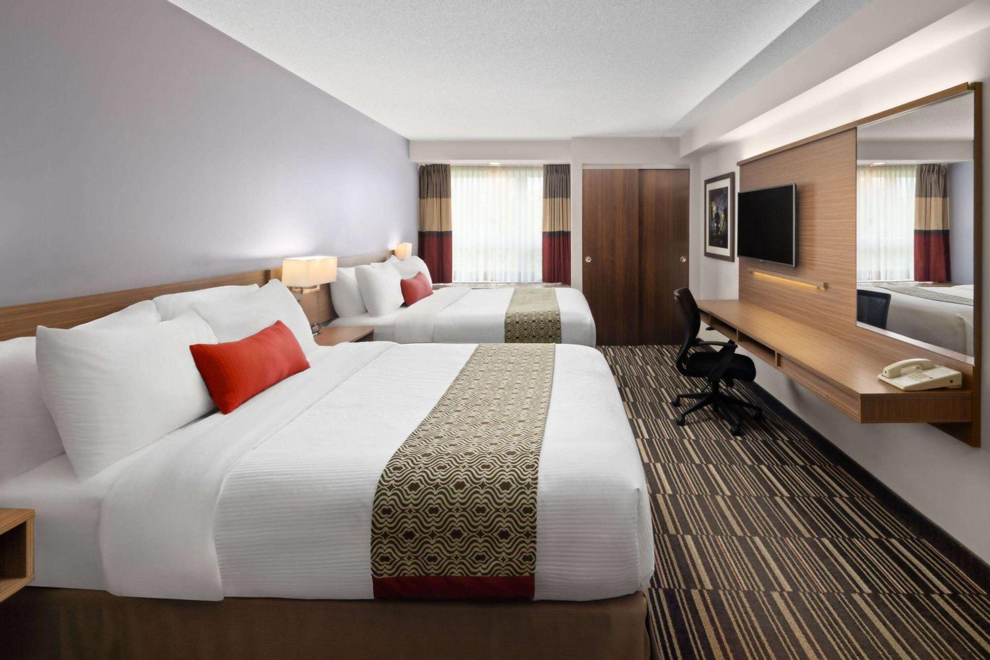 Microtel Inn & Suites By Wyndham Kirkland Lake Exterior foto