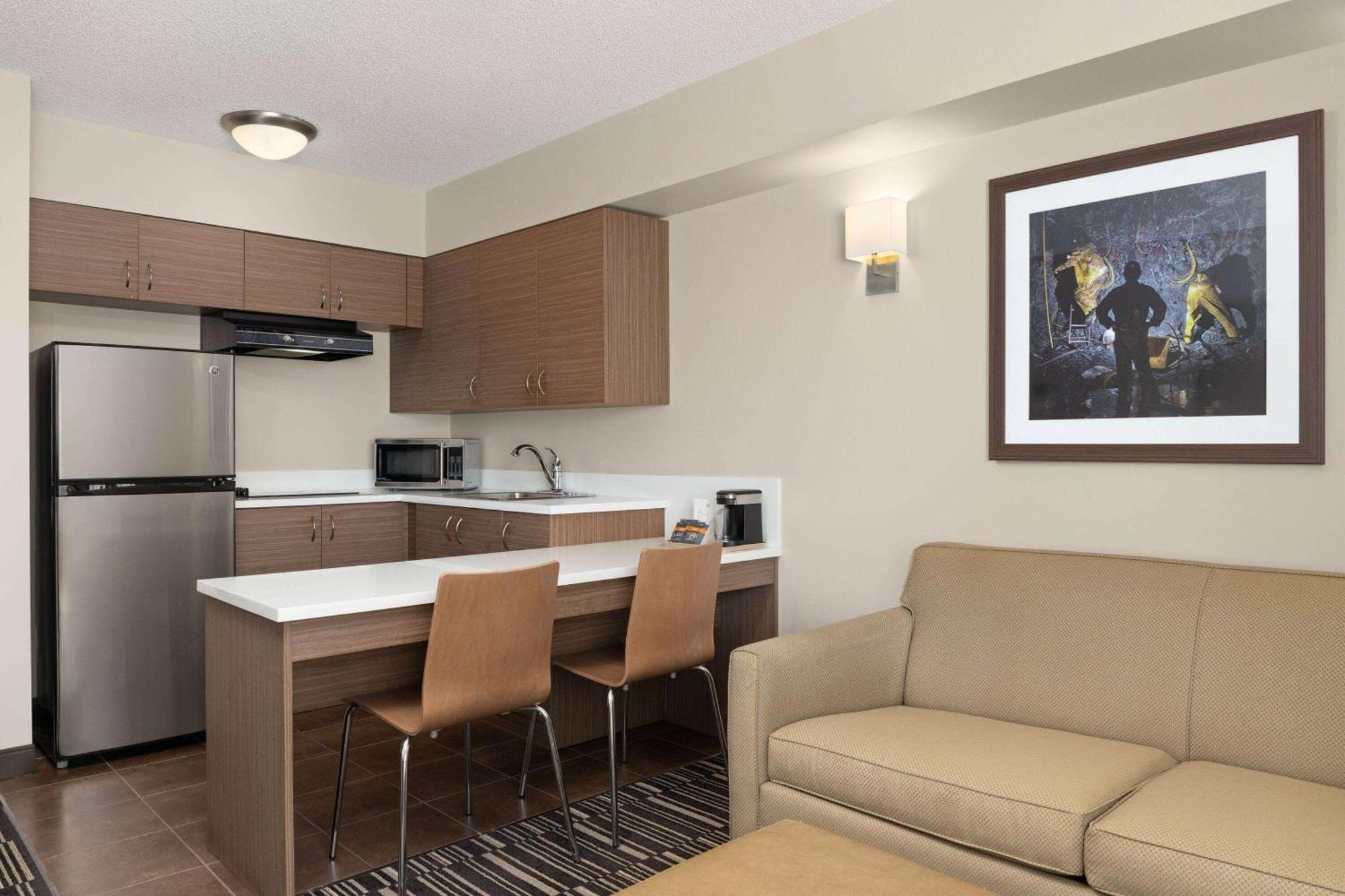 Microtel Inn & Suites By Wyndham Kirkland Lake Exterior foto