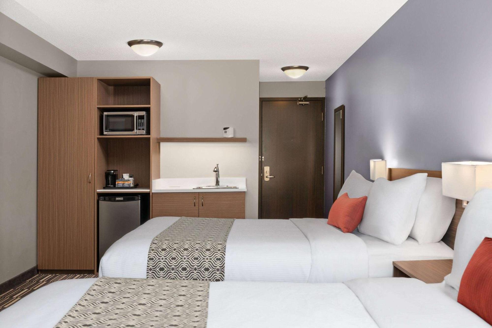 Microtel Inn & Suites By Wyndham Kirkland Lake Exterior foto