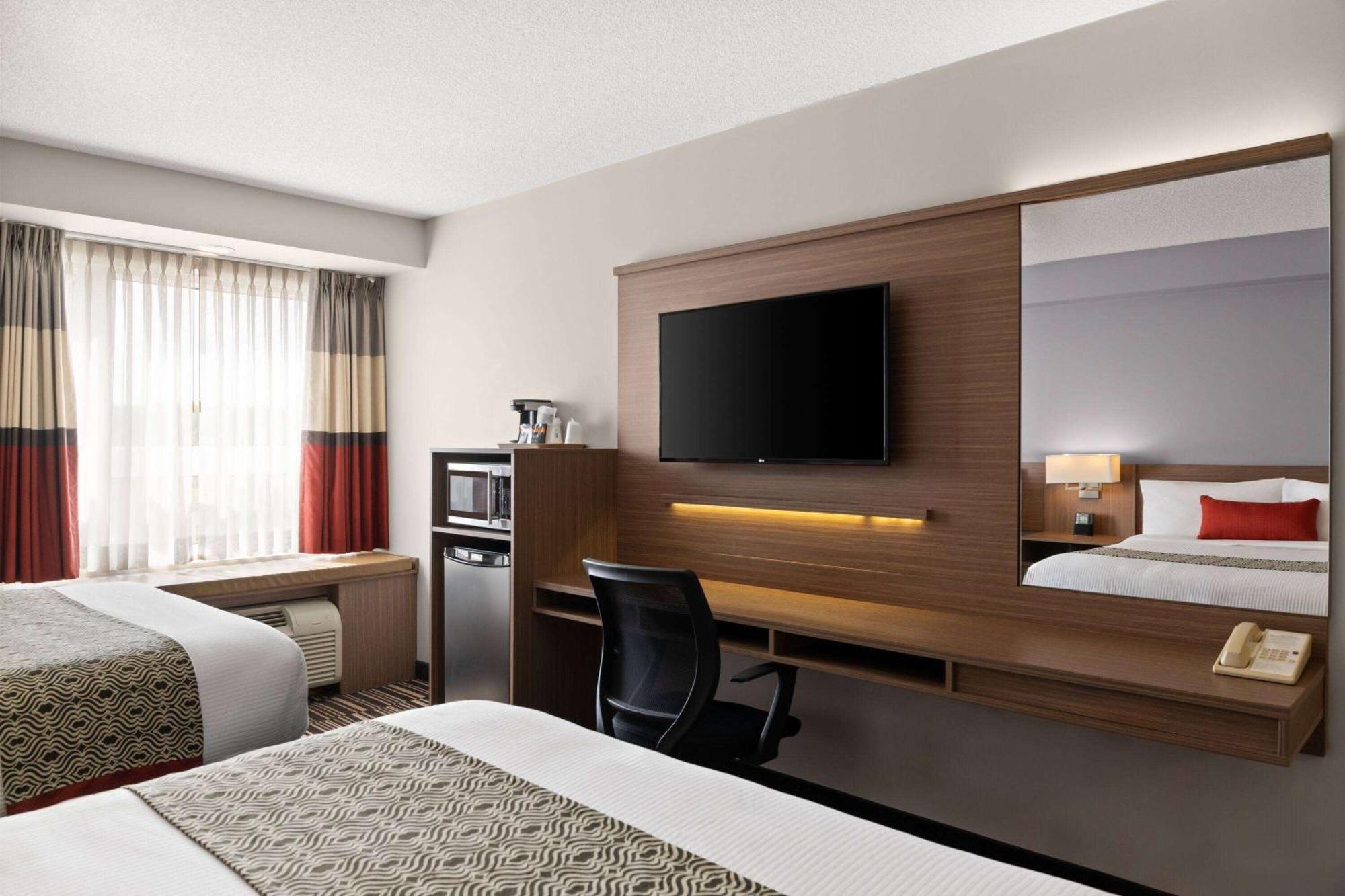 Microtel Inn & Suites By Wyndham Kirkland Lake Exterior foto