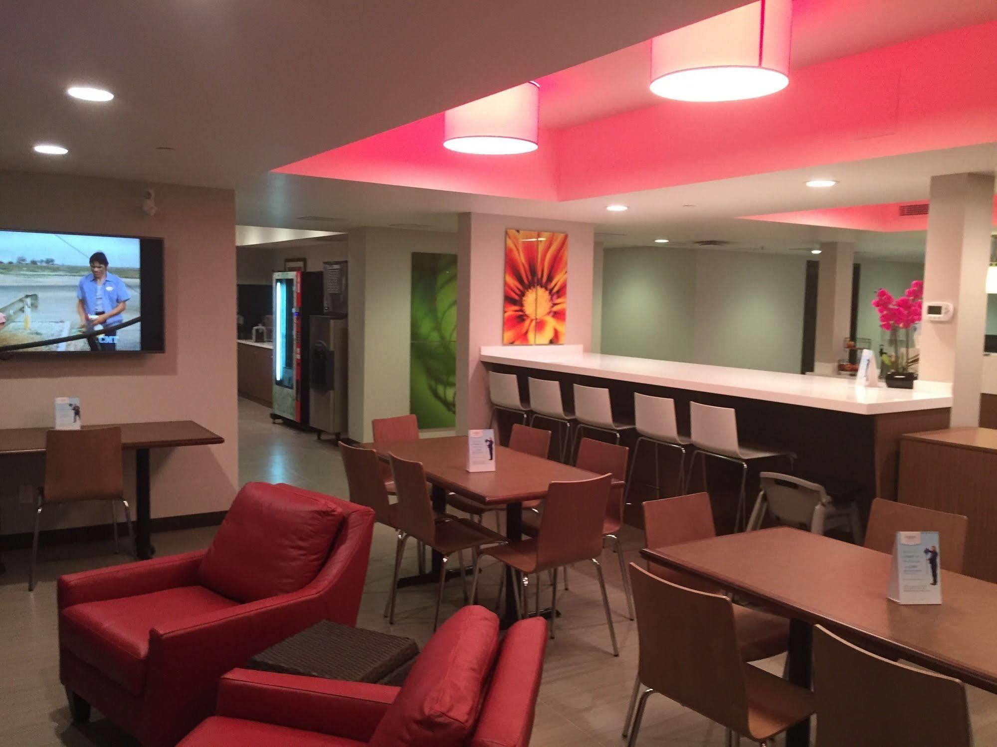 Microtel Inn & Suites By Wyndham Kirkland Lake Exterior foto