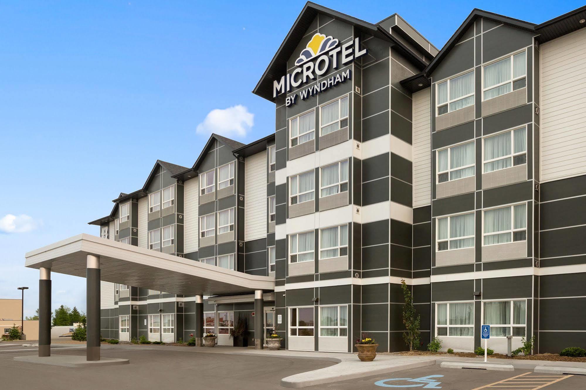 Microtel Inn & Suites By Wyndham Kirkland Lake Exterior foto